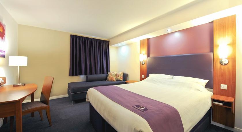 Premier Inn London Hanger Lane Kültér fotó