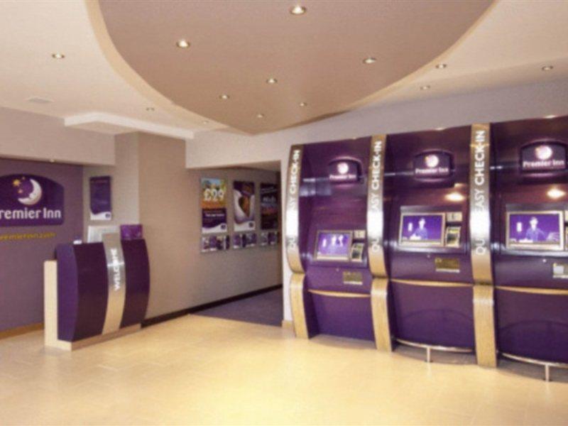 Premier Inn London Hanger Lane Kültér fotó