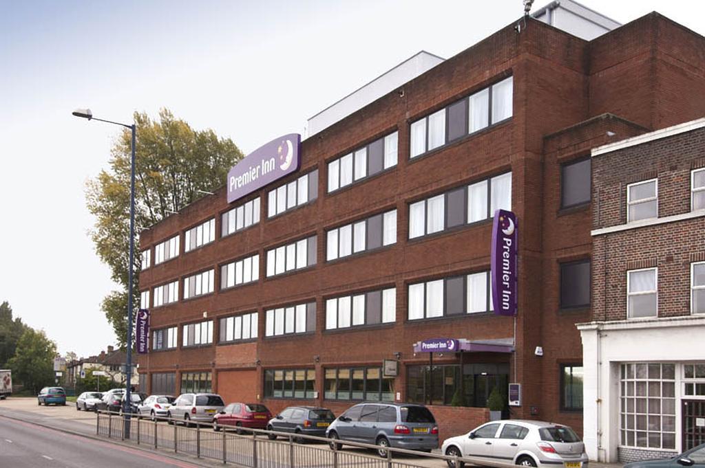 Premier Inn London Hanger Lane Kültér fotó