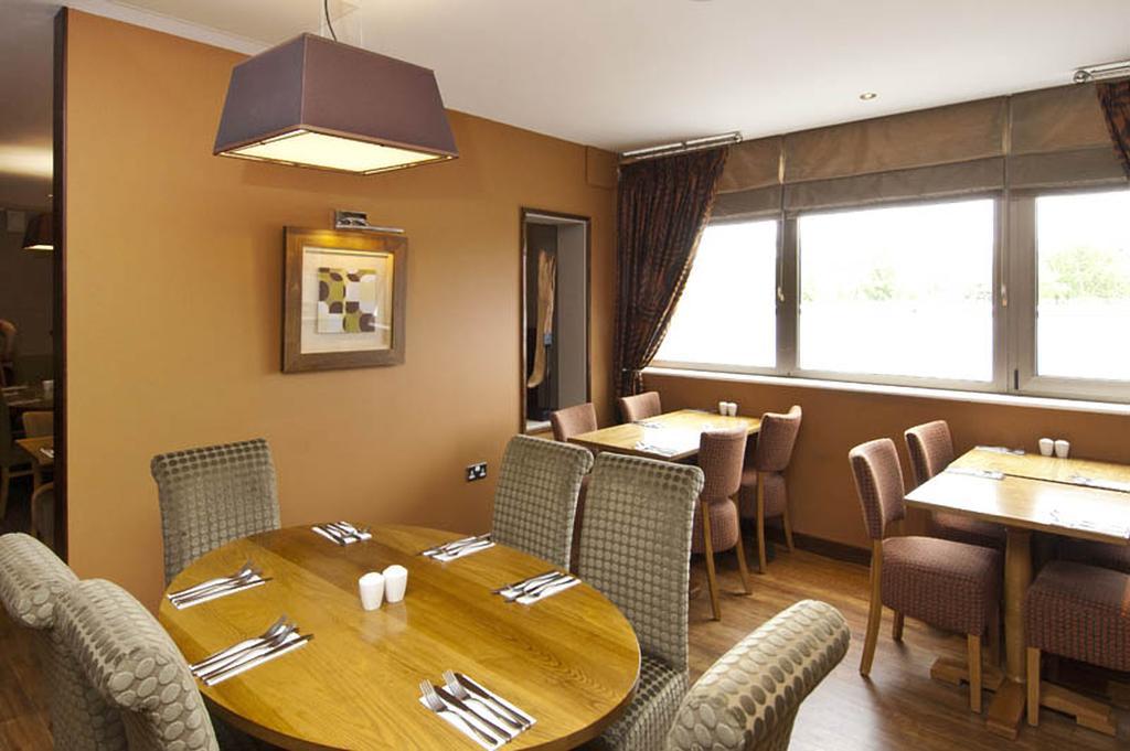 Premier Inn London Hanger Lane Kültér fotó